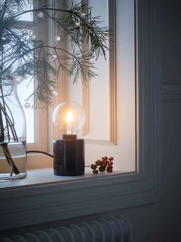 An indoor/battery-operated silver-colour SNÖYRA LED lighting chain with 40 lights