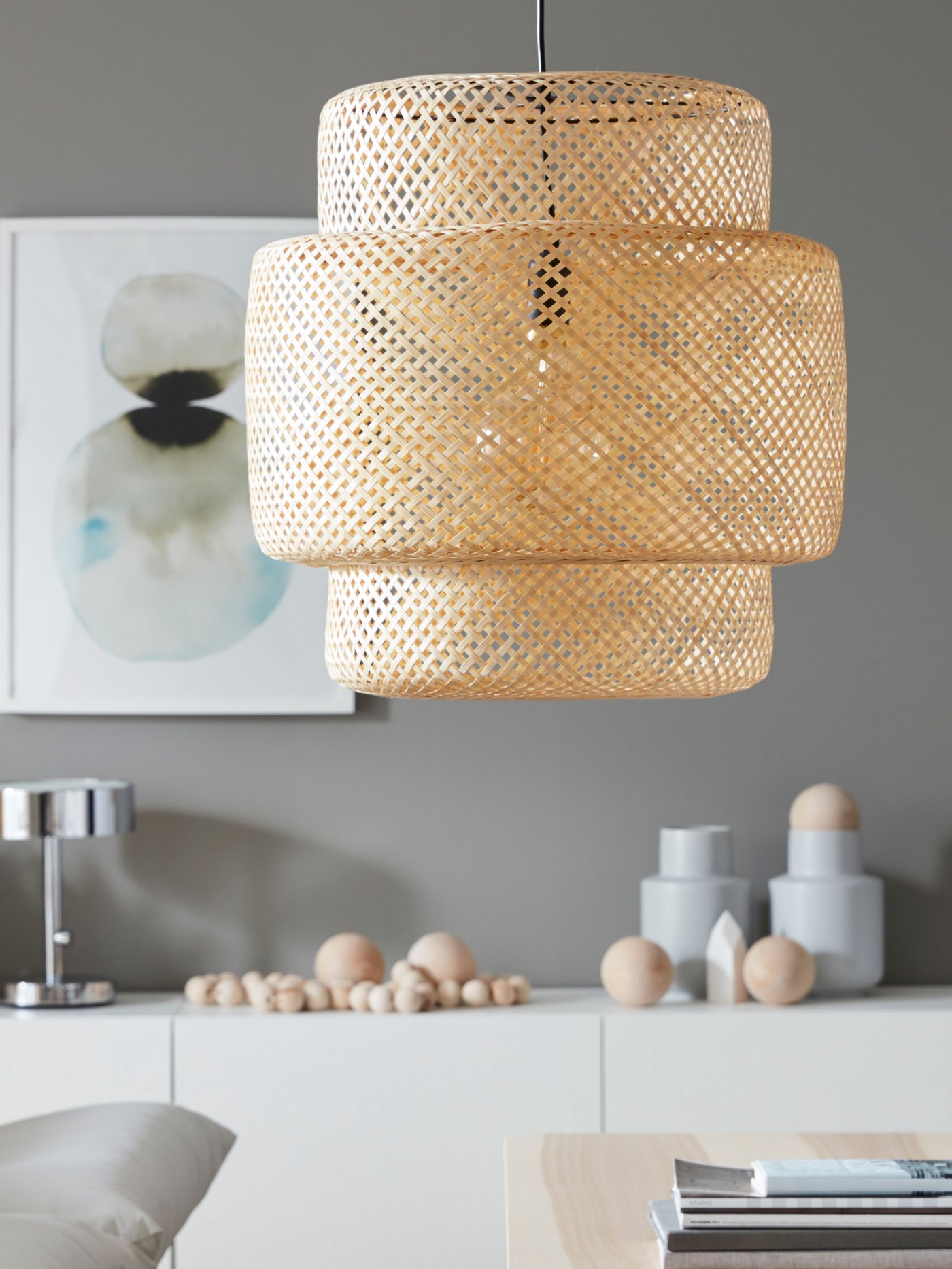 A bamboo/handmade SINNERLIG pendant lamp in the living room.