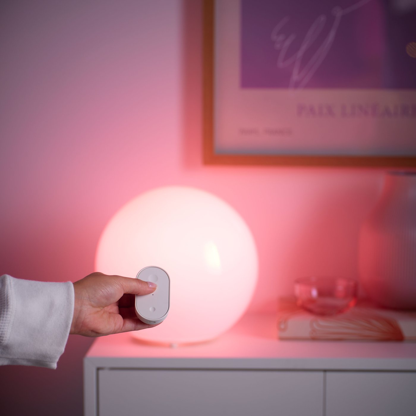 A white FADO table lamp