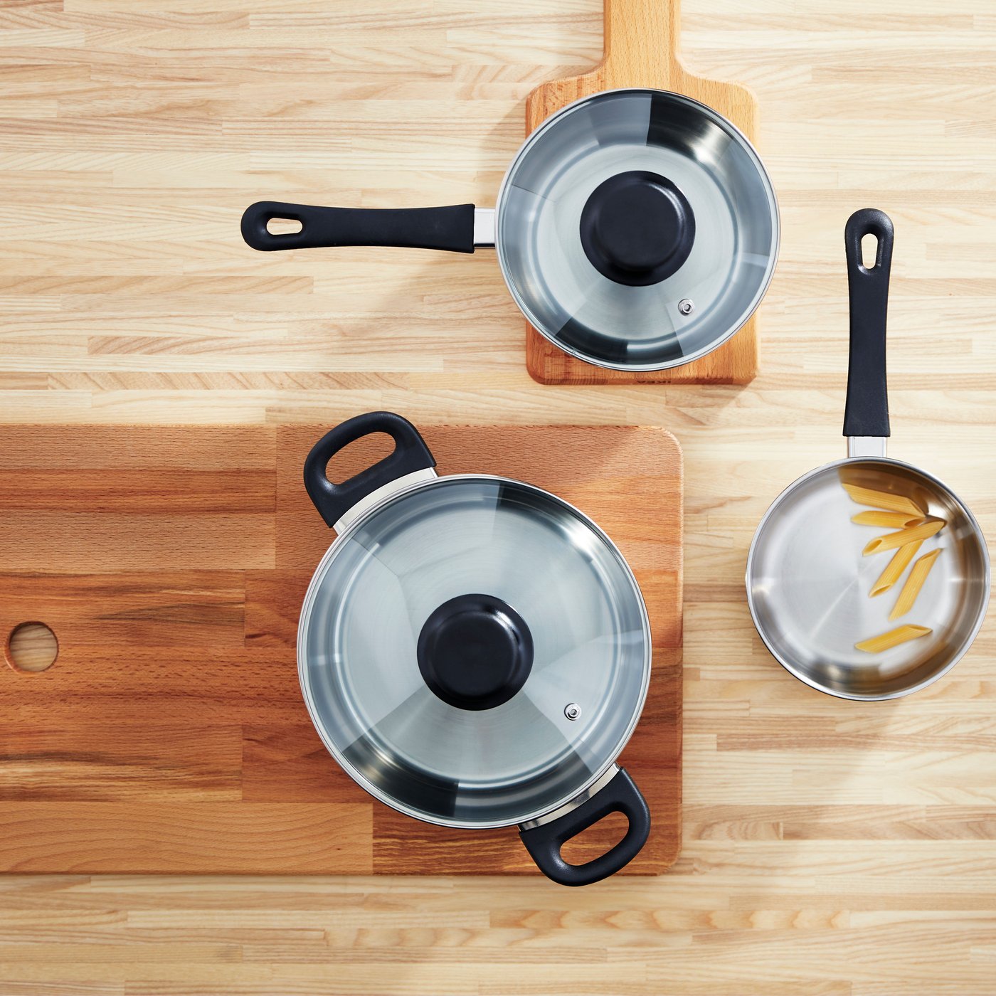A beech PROPPMÄTT chopping board in the kitchen