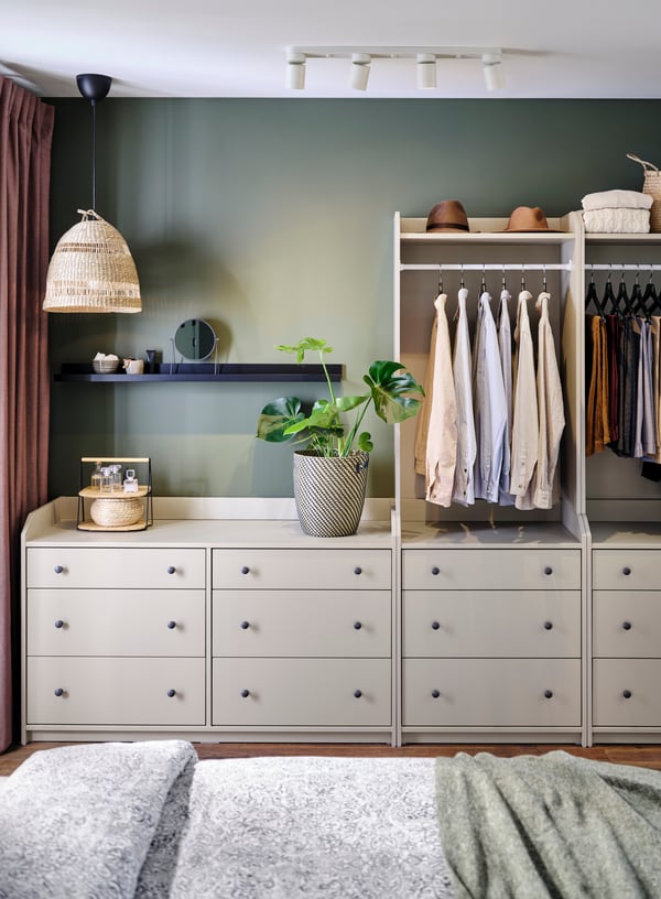 A white HAUGA chest of 6 drawers in the bedroom