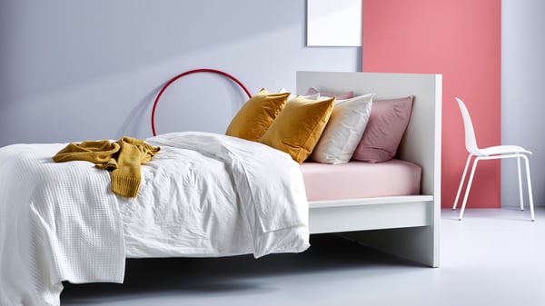 A white DVALA duvet cover and pillowcase in the bedroom