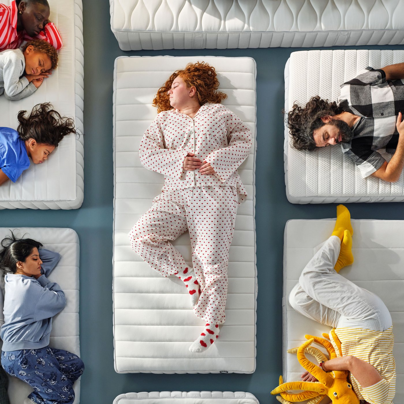 A firm/white VÅGSTRANDA hybrid mattress in the NA
