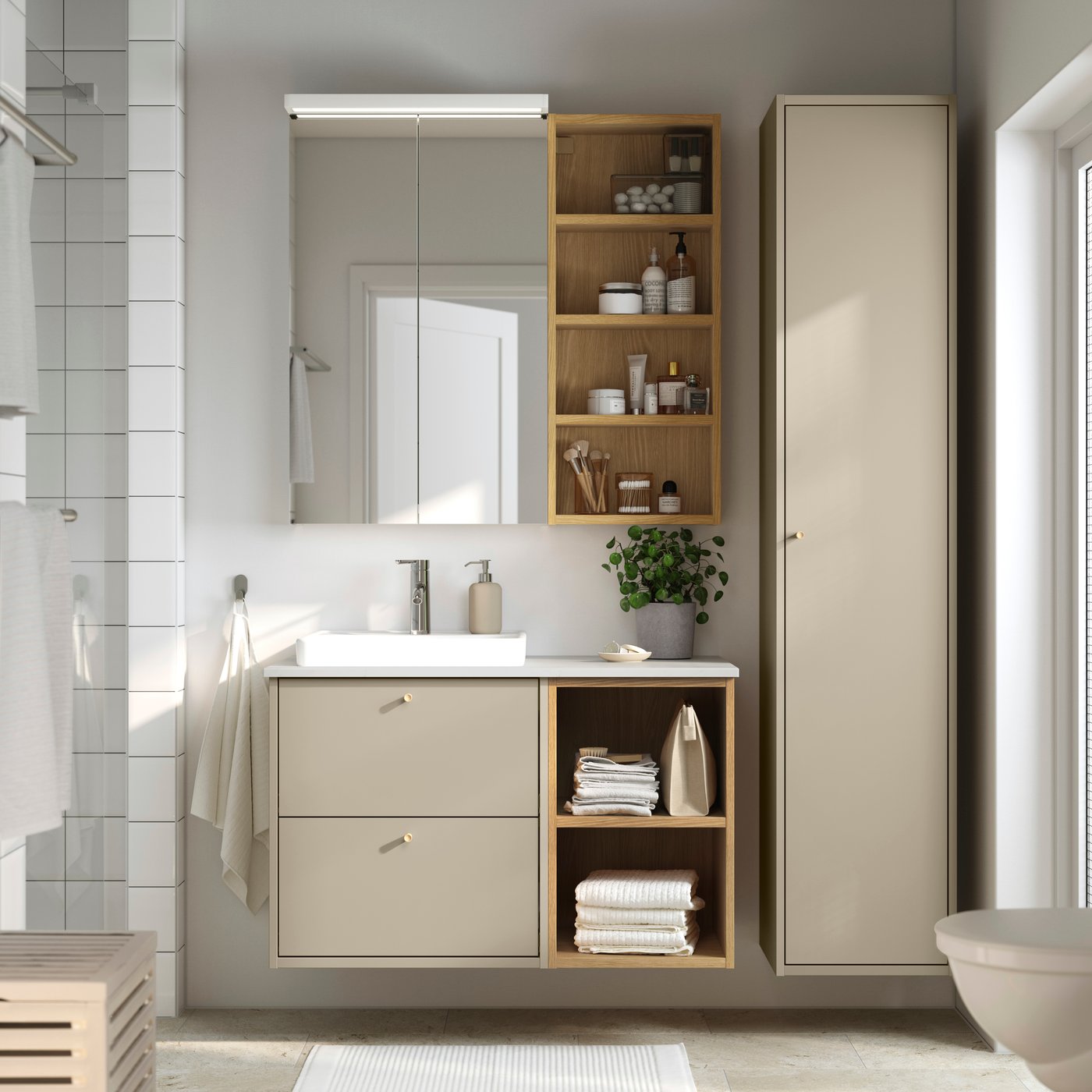 A mirror effect/mirror glass LETTAN mirror cabinet with doors