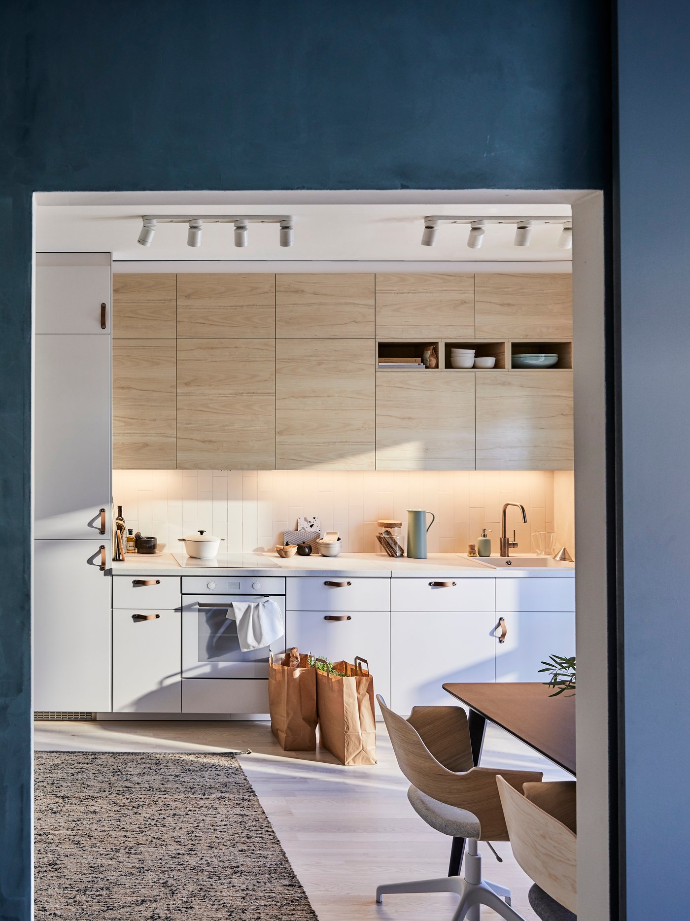 A white VEDDINGE door in the kitchen