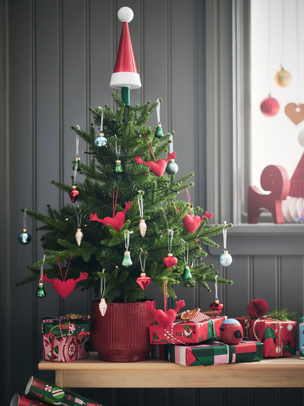 Árbol de navidad VINTERFINT, de color verde, apta para interiores y exteriores.