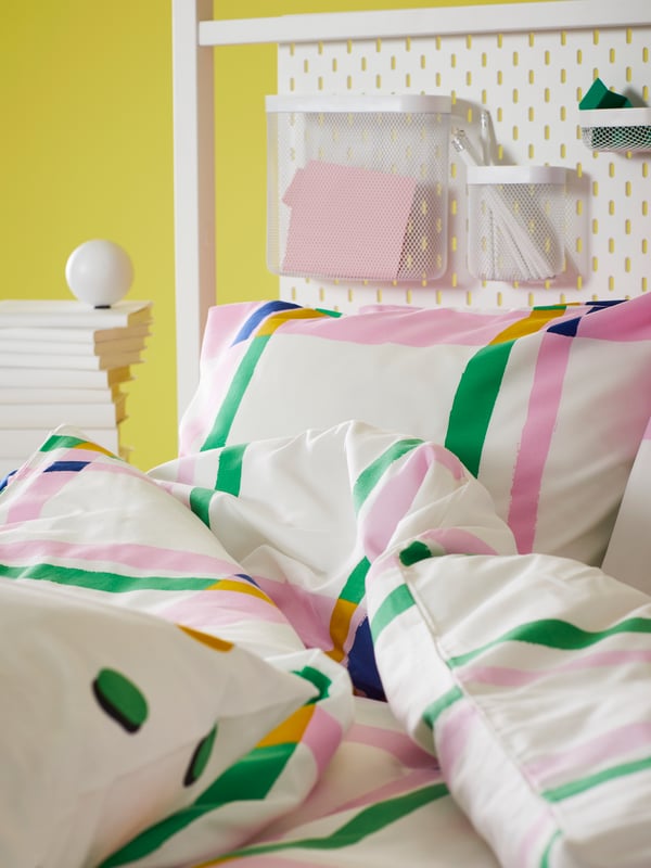 Bed linen in different colours, styles and material.