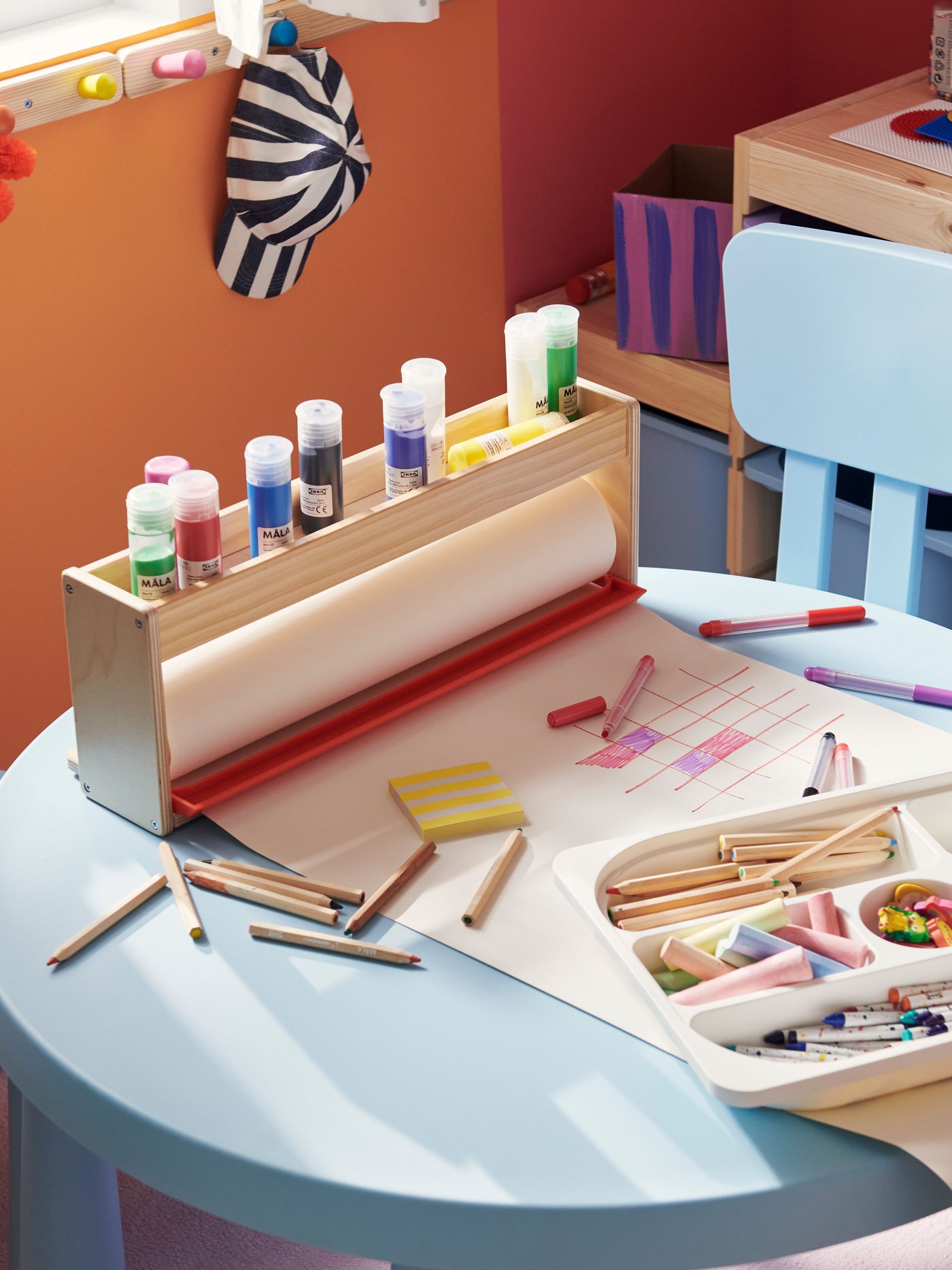 A MÅLA drawing paper roll in the childrens room