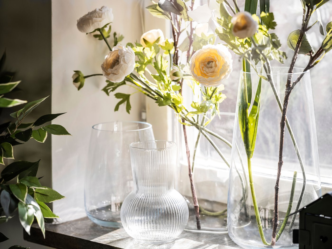 A clear glass BERÄKNA vase