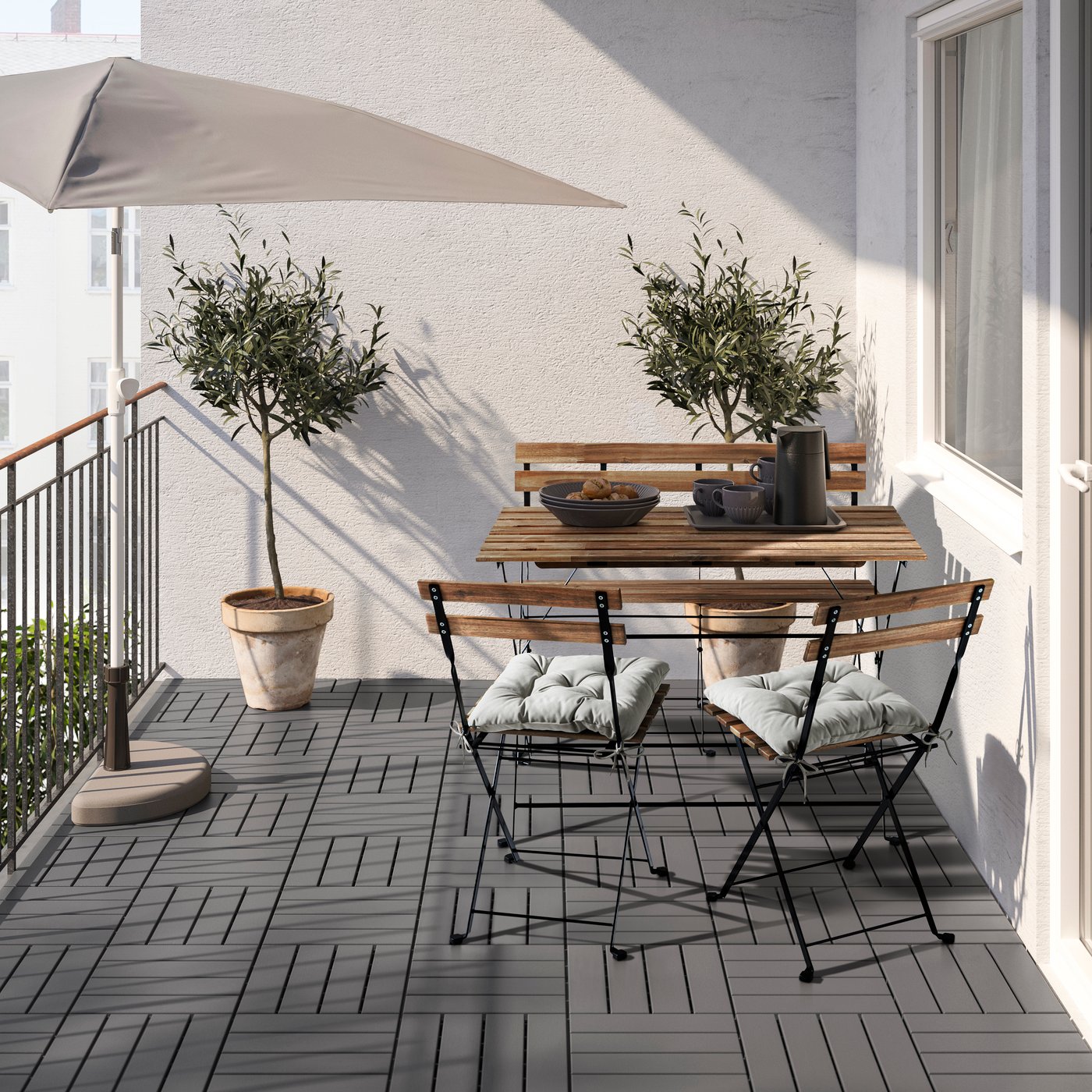 IKEA TÄRNÖ black/light brown stained table with 4 chairs with KUDDARNA grey chair cushion on a balcony with RUNNER grey flooring