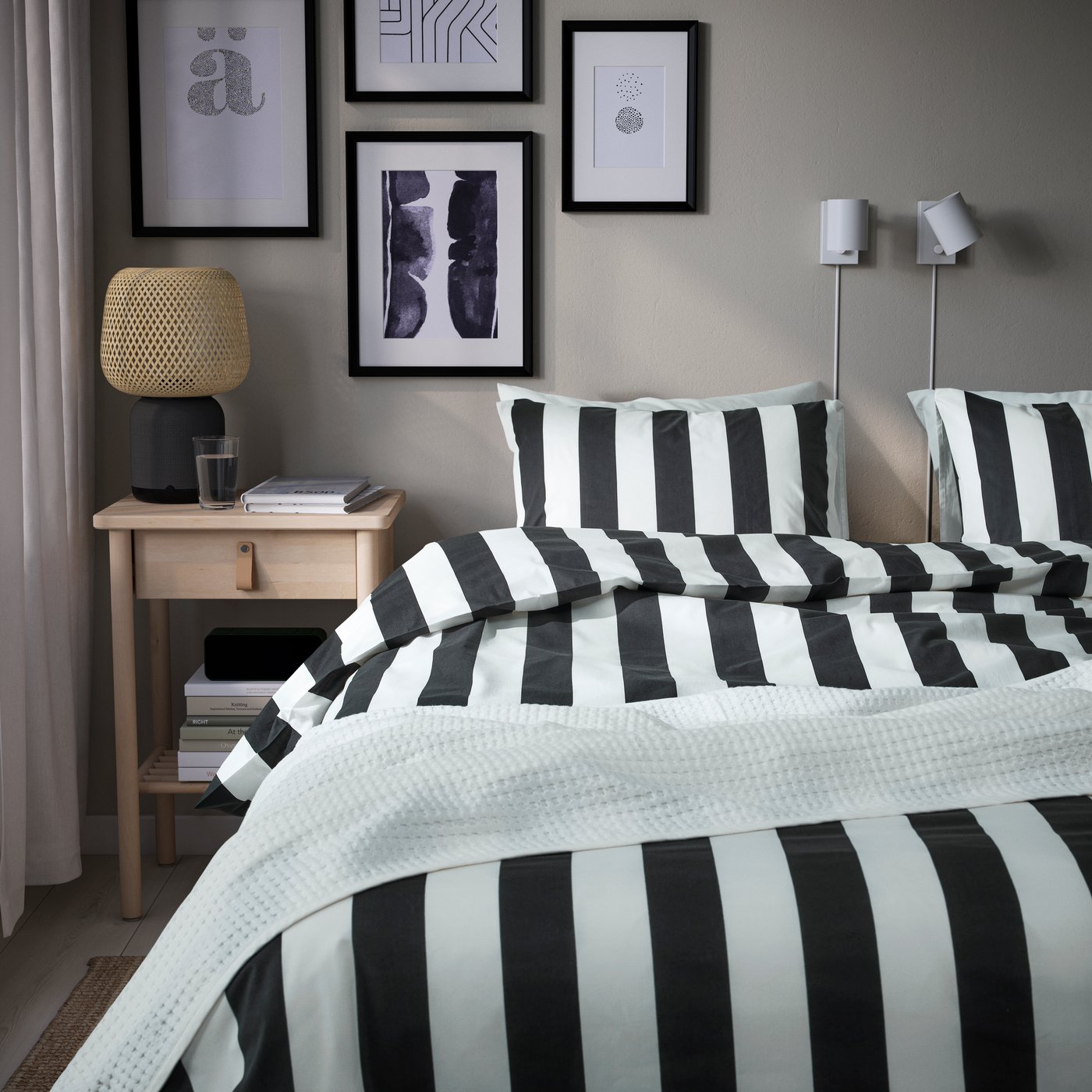 A black/white/striped SLÅNHÖSTMAL duvet cover and 2 pillowcases