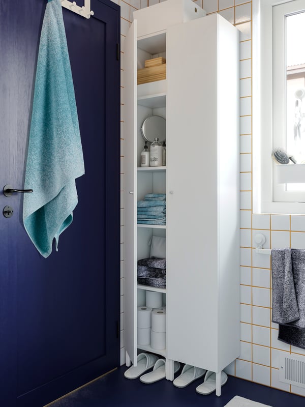 A white/dark blue NYCKELN hand towel in the bathroom