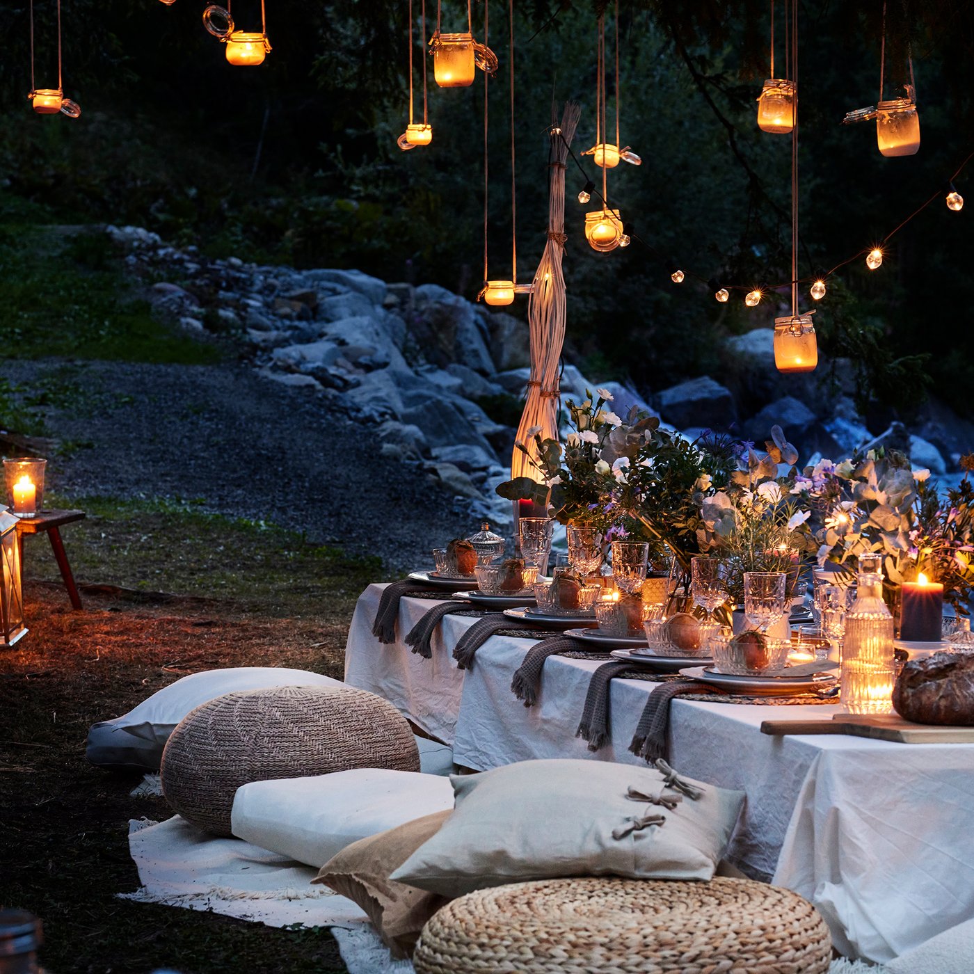 An outdoor/battery-operated black UTSUND LED lighting chain with 12 lights