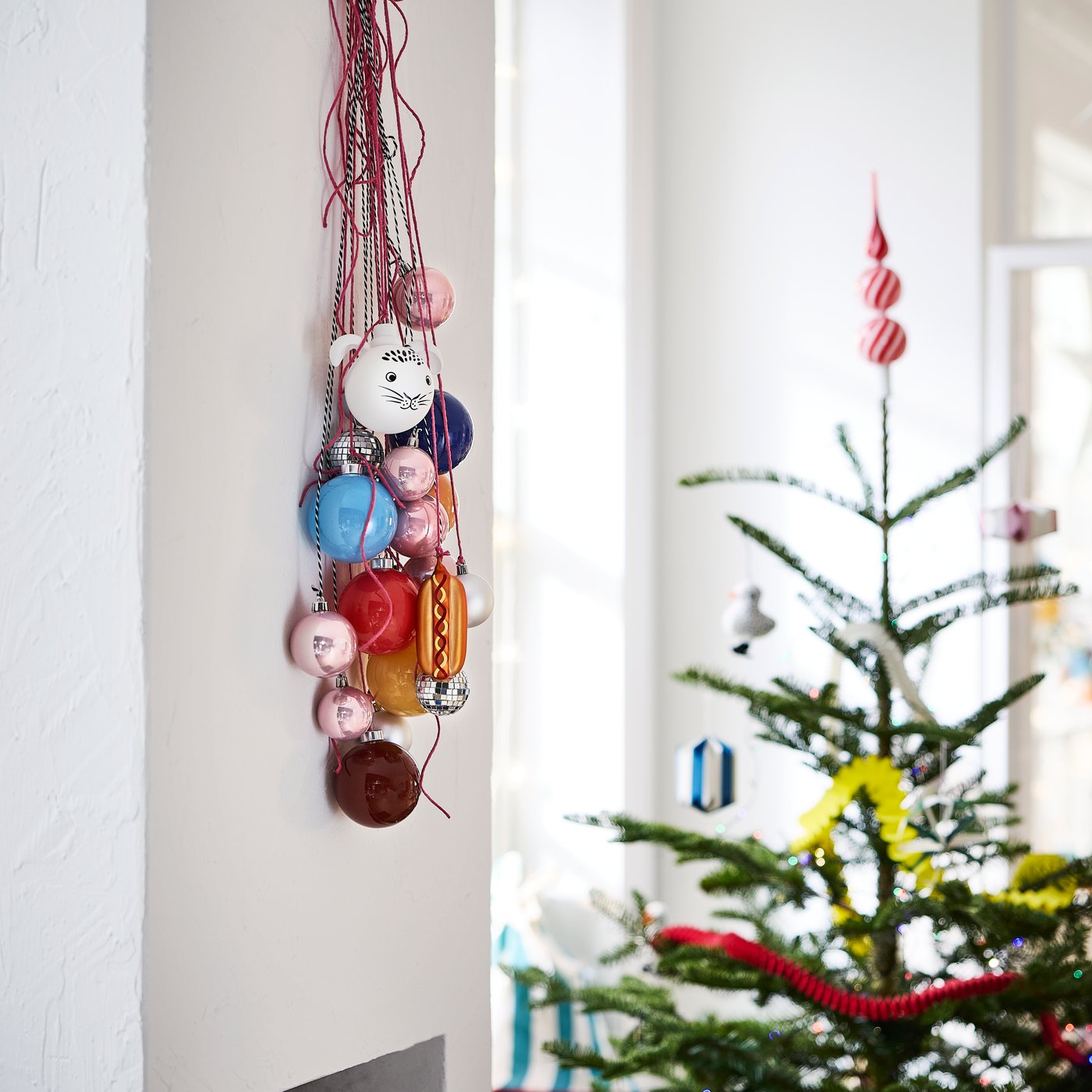 A bauble animals VINTERFINT tree ornament in the living room