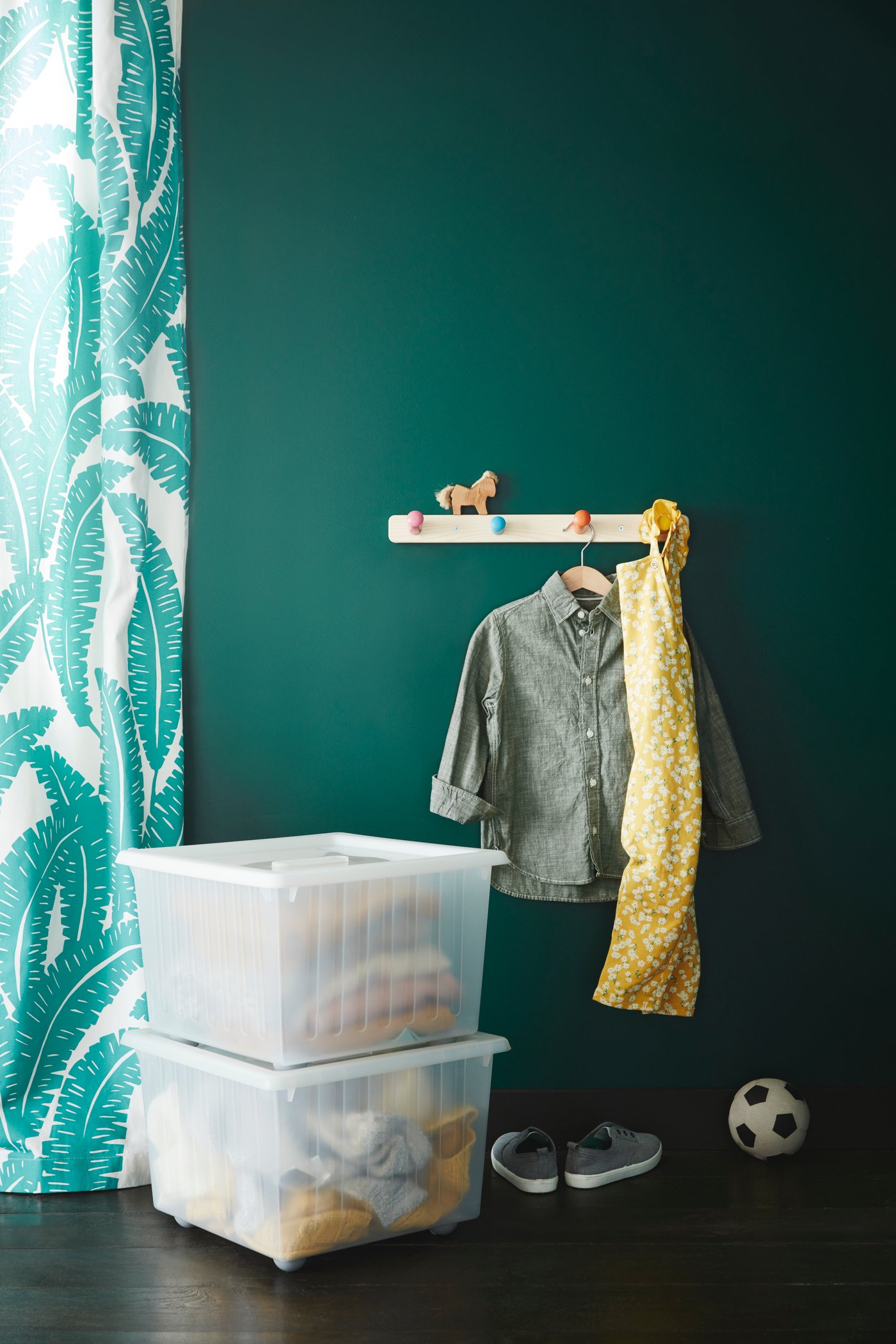 A white/turquoise UGGLEMOTT fabric in the hallway