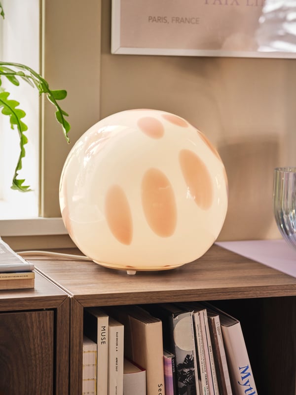 A pink/glass FADO table lamp
