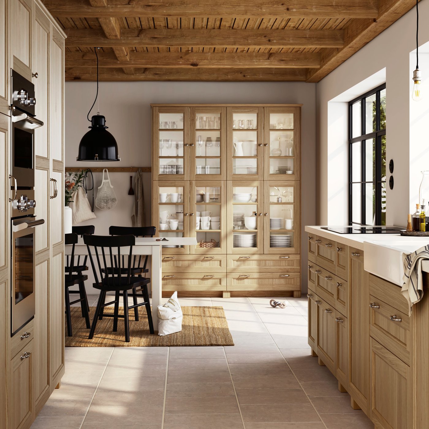 A natural LOHALS rug, flatwoven in the kitchen