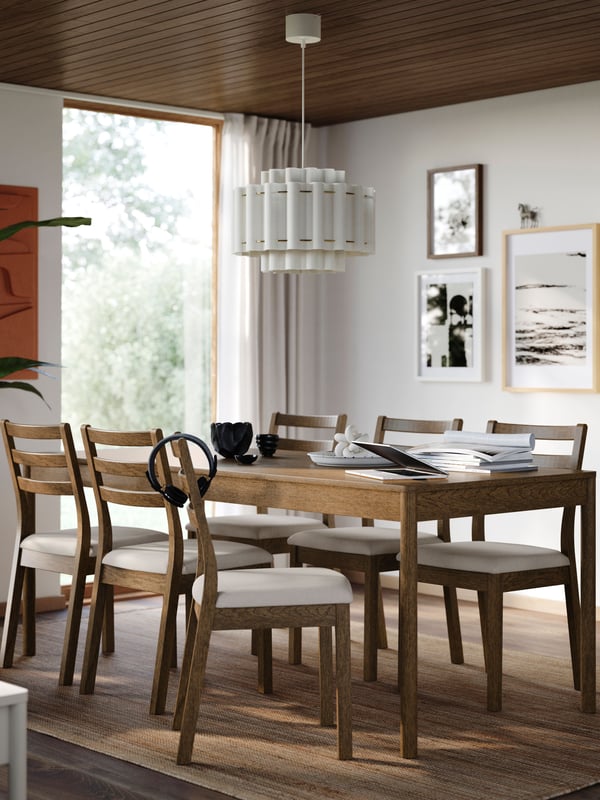 A brown oak veneer/brown oak effect Fridtuna light beige TONSTAD table and 6 chairs in the dining room