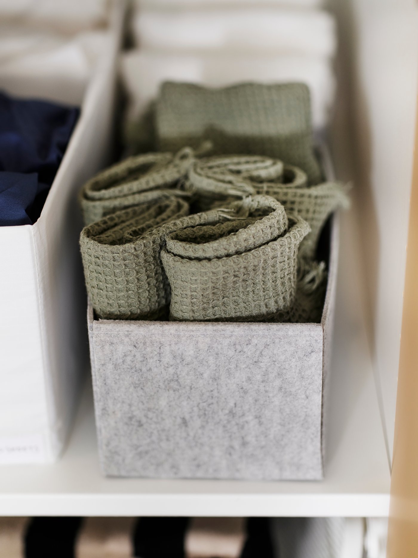 A light green VALLASÅN hand towel in the bedroom