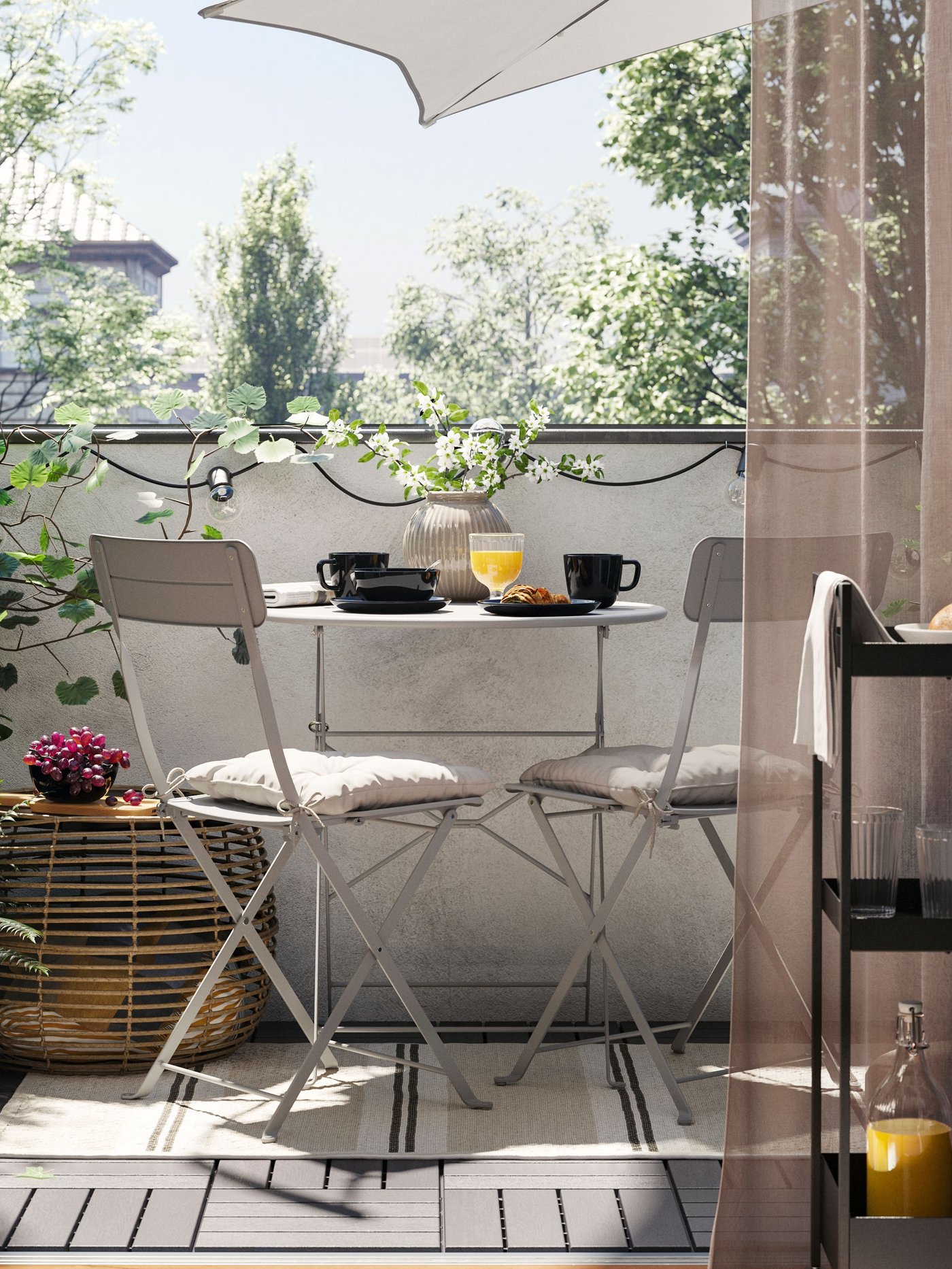 An anthracite outdoor SUNDSÖ folding chair