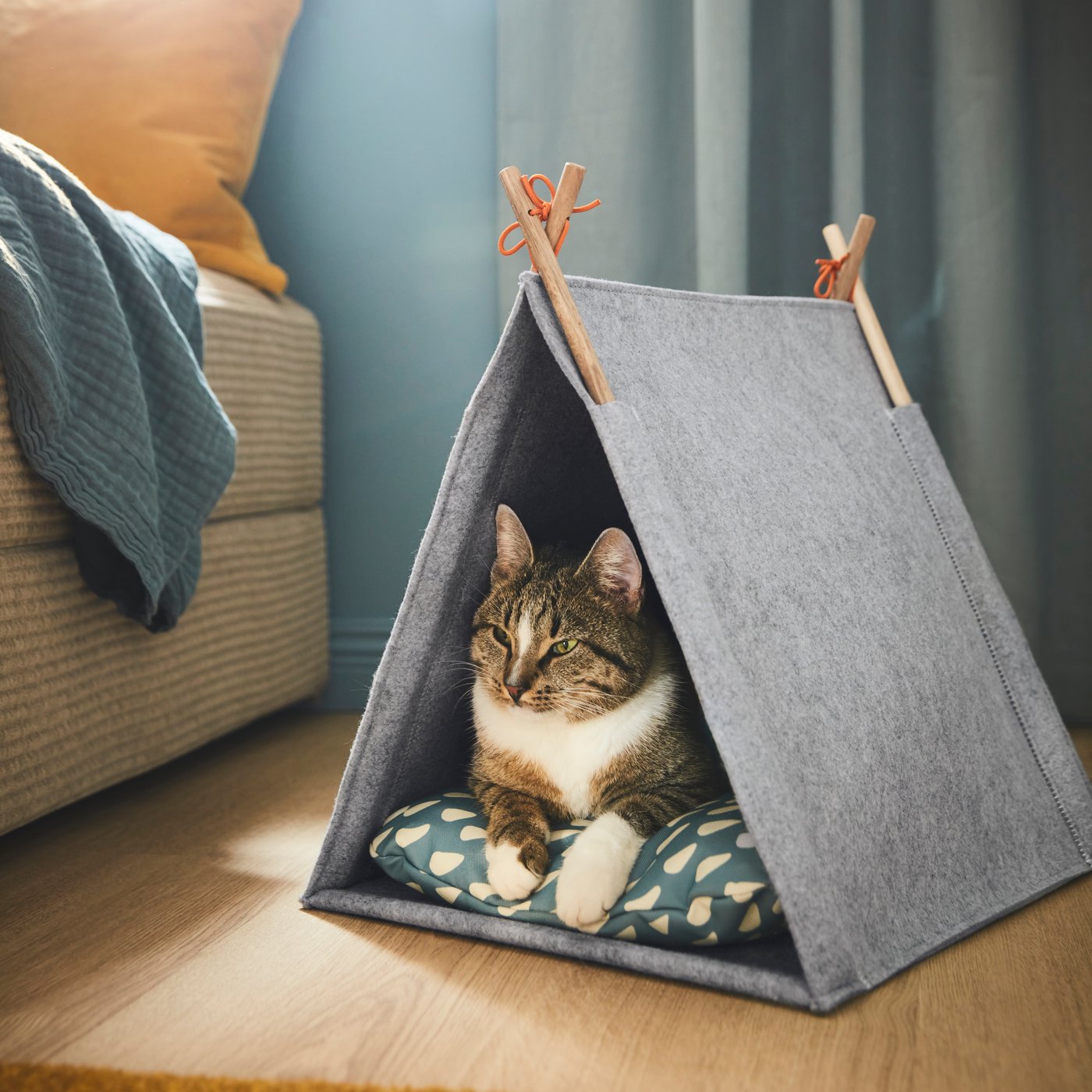 A blue UTSÅDD pet cushion