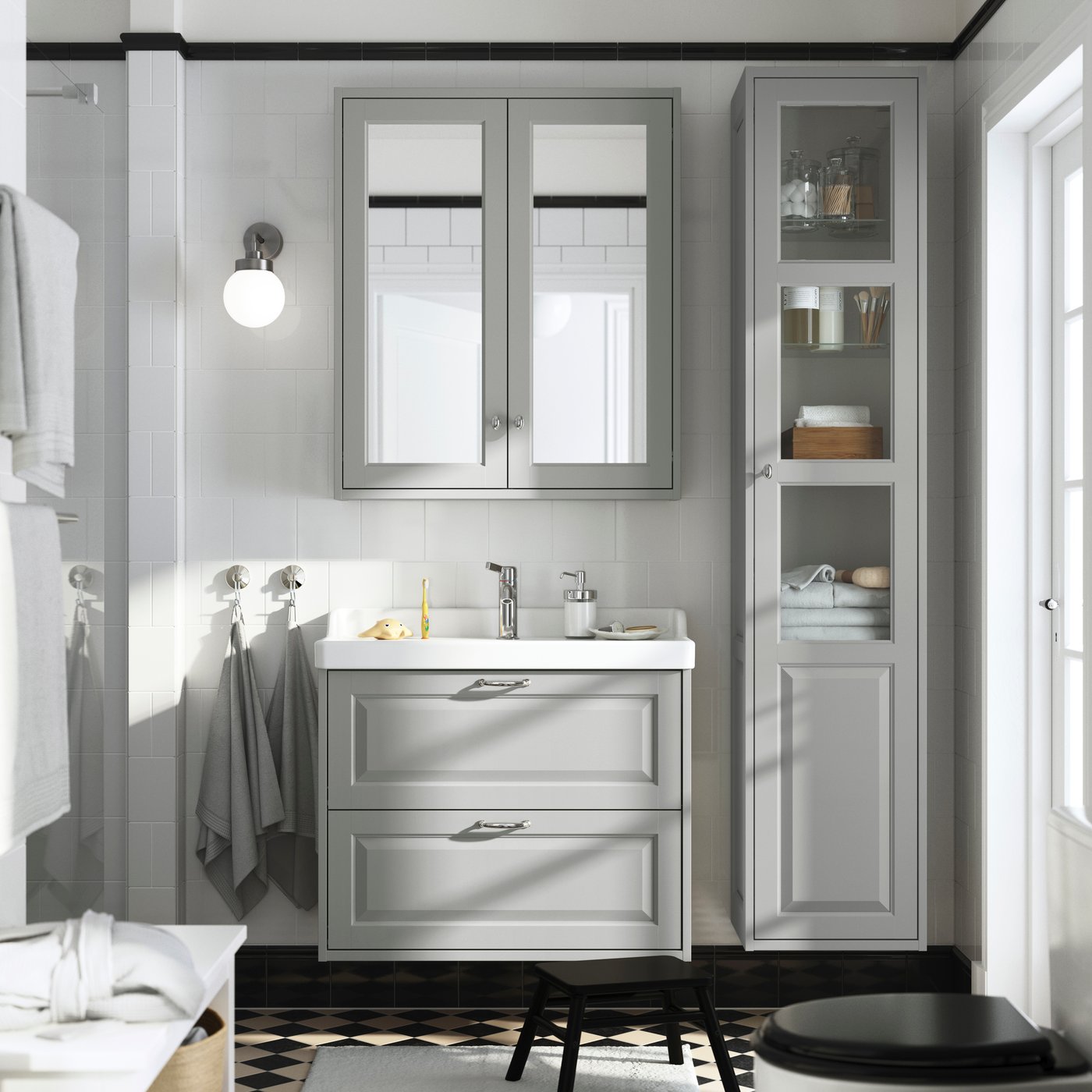 A light grey RUTSJÖN wash-stnd w drawers/wash-basin/tap in the bathroom