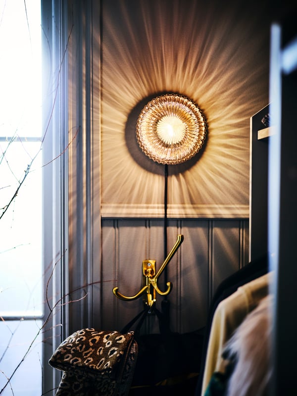 A SOLKLINT wall lamp shows a beautiful lighting shadows on the wall.