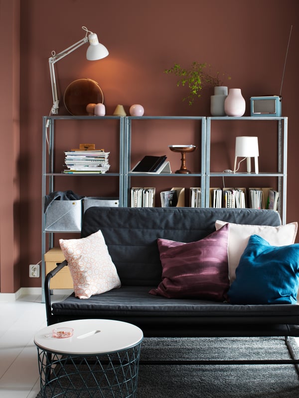 An in/outdoor HYLLIS shelving unit in the living room