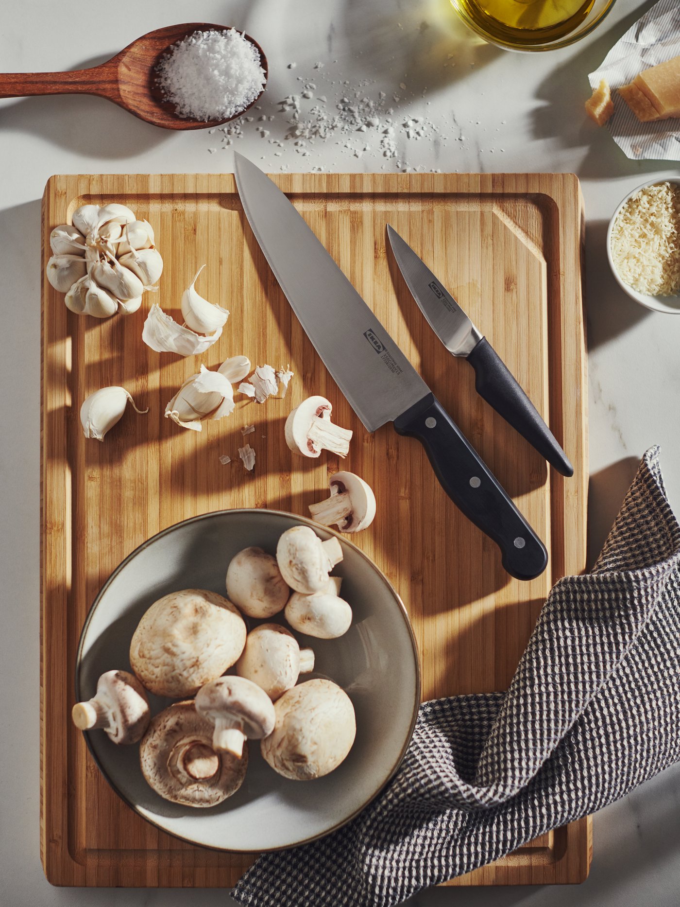 A bamboo APTITLIG butcher's block