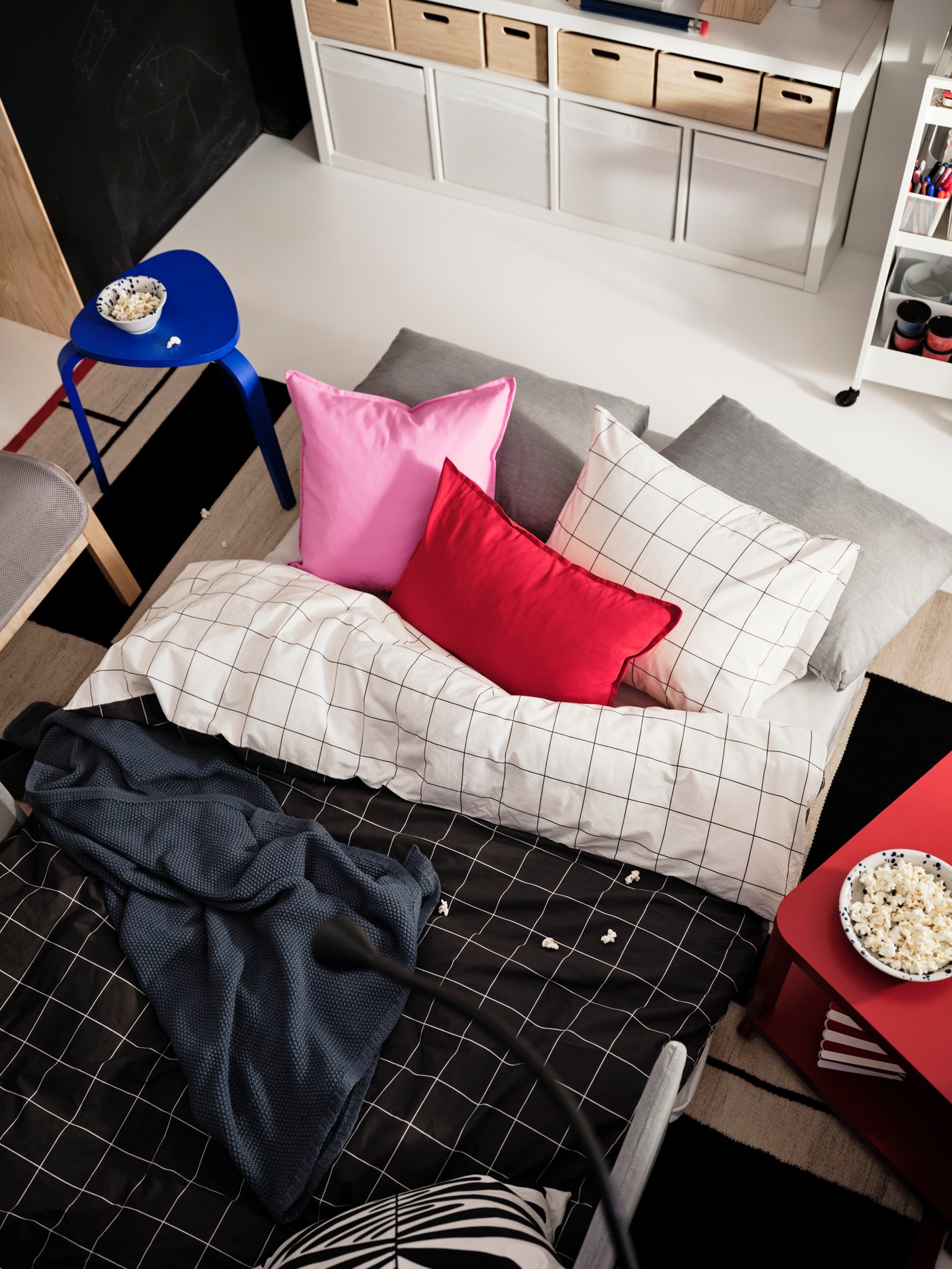 A white black/check VITKLÖVER duvet cover and pillowcase in the bedroom