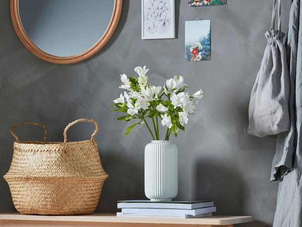 A white STILREN vase in the hallway