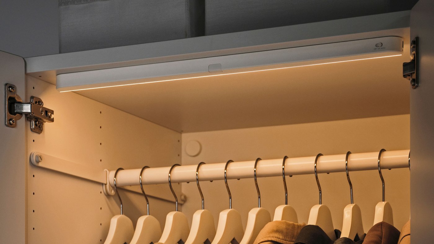 Lees onze gids voor optimale kleerkastverlichting in 3 stappen