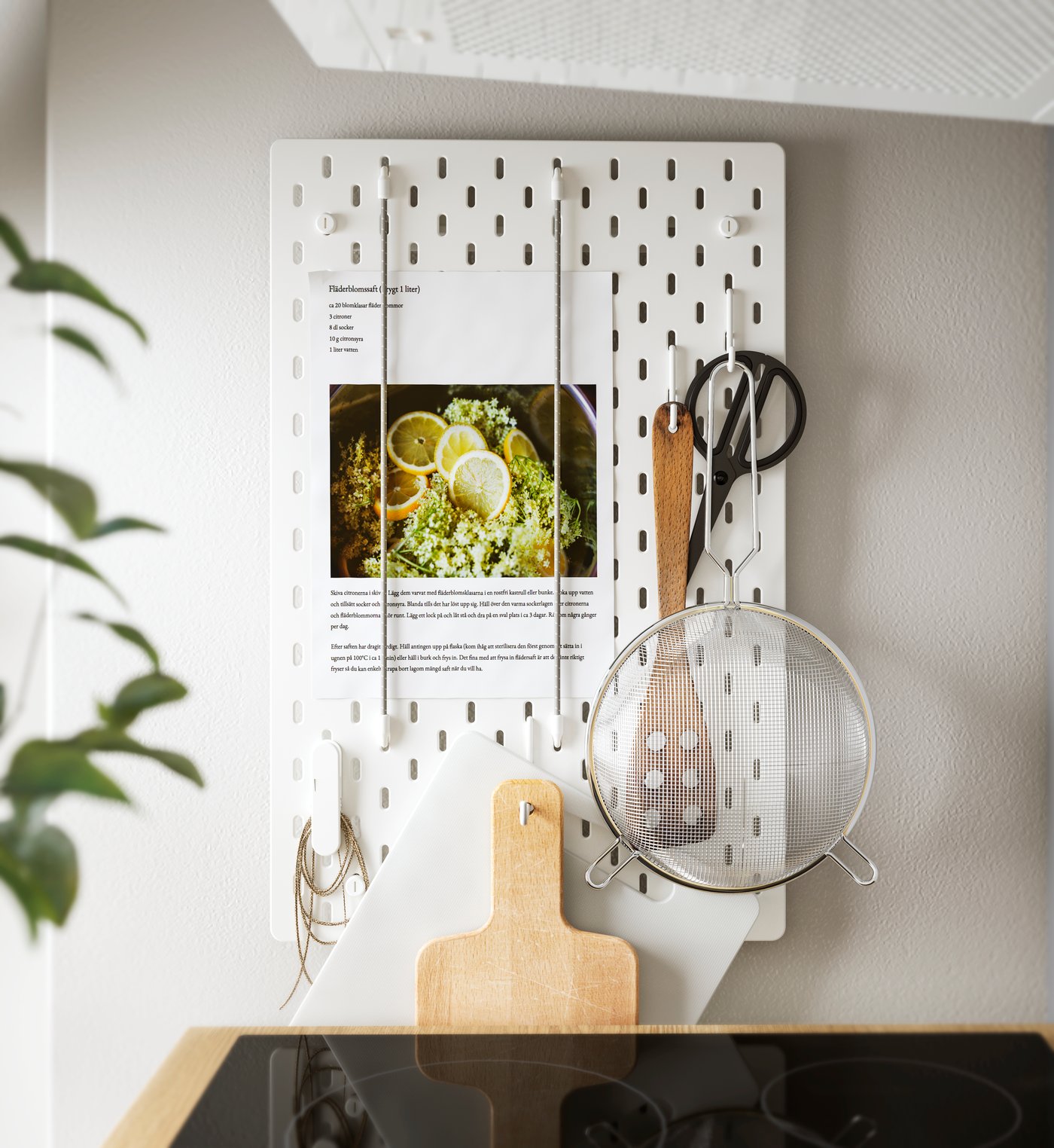 A beech PROPPMÄTT chopping board in the kitchen