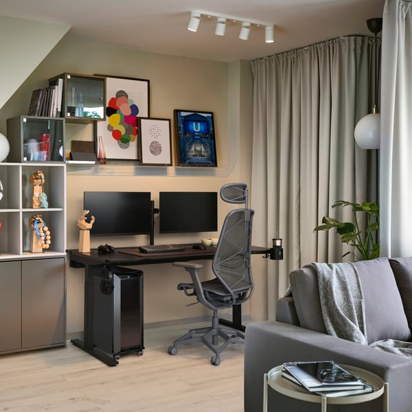 A black UTMANING gaming desk