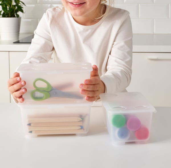 A transparent GLIS box with lid