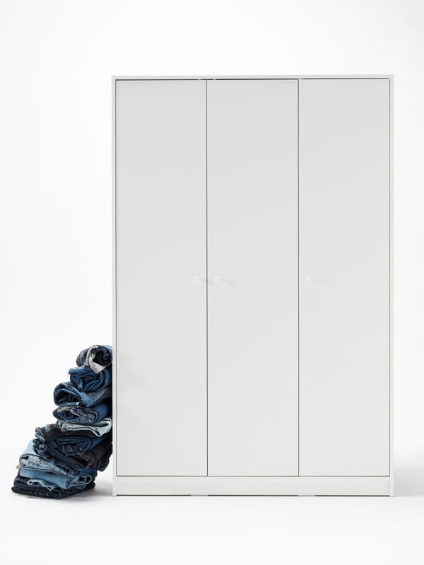 A white KLEPPSTAD wardrobe with 3 doors