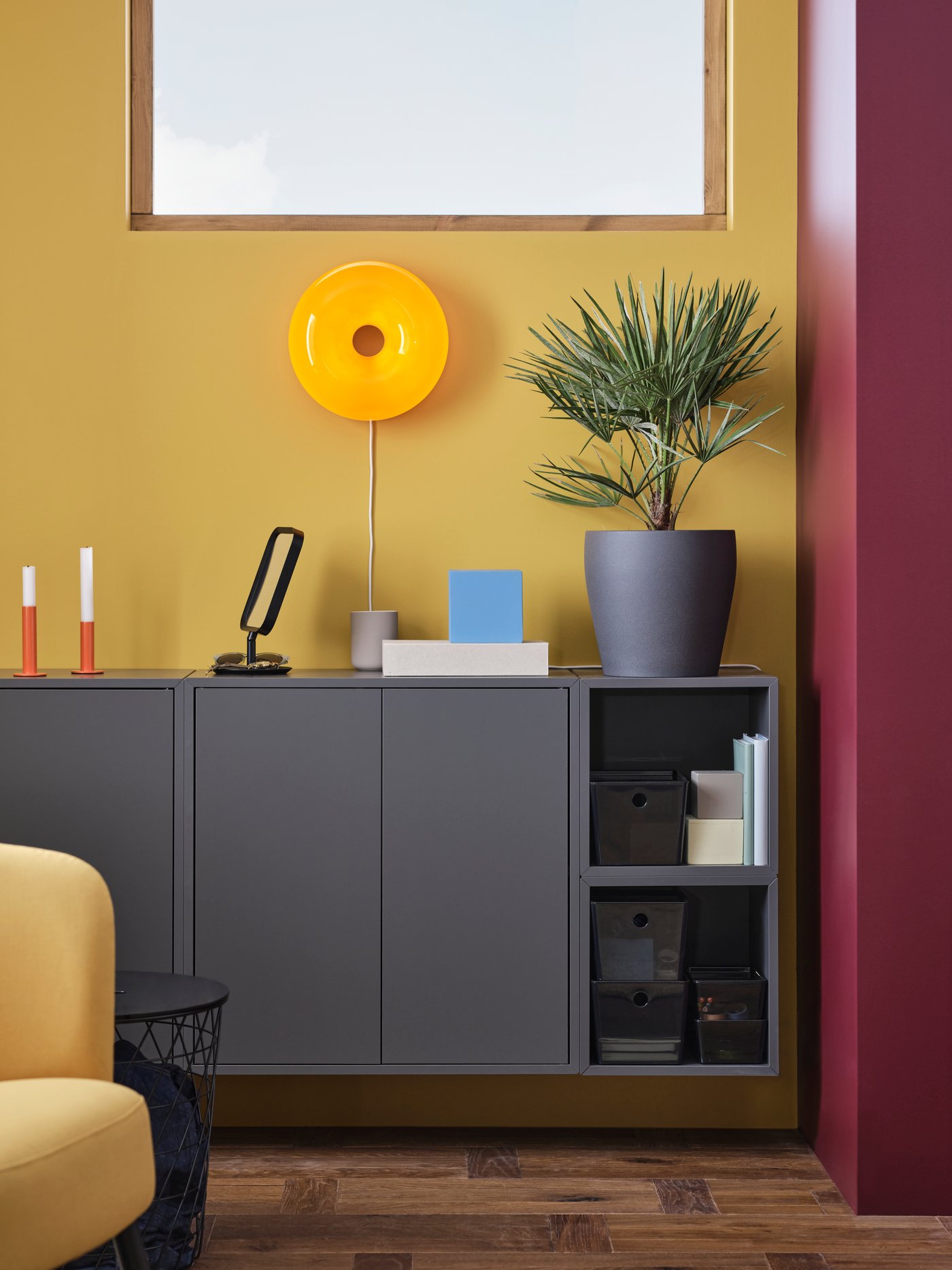 Un pot de fleurs PERSILLADE gris foncé