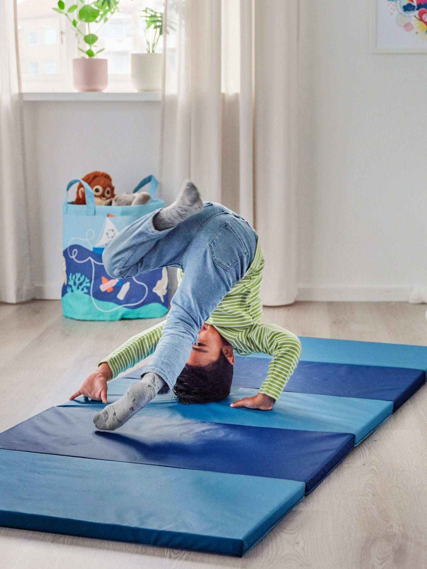 A blue PLUFSIG folding gym mat
