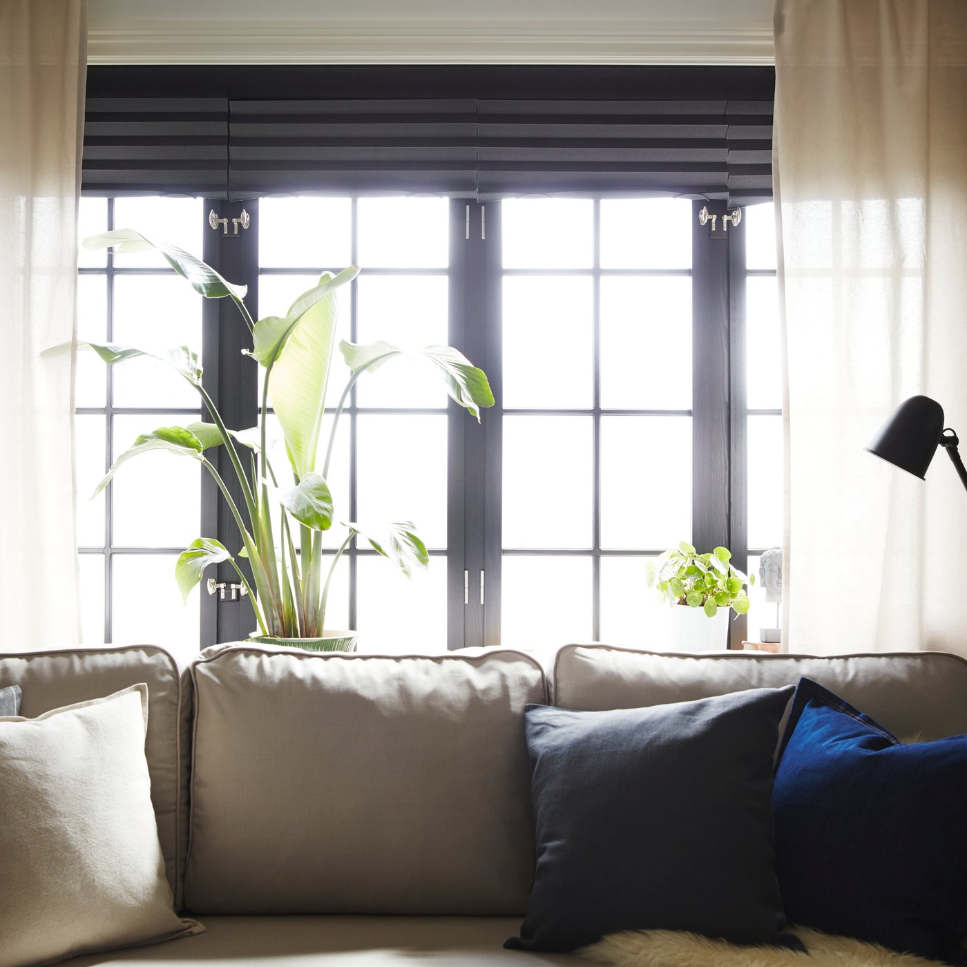 A dark grey SCHOTTIS block-out pleated blind in the living room