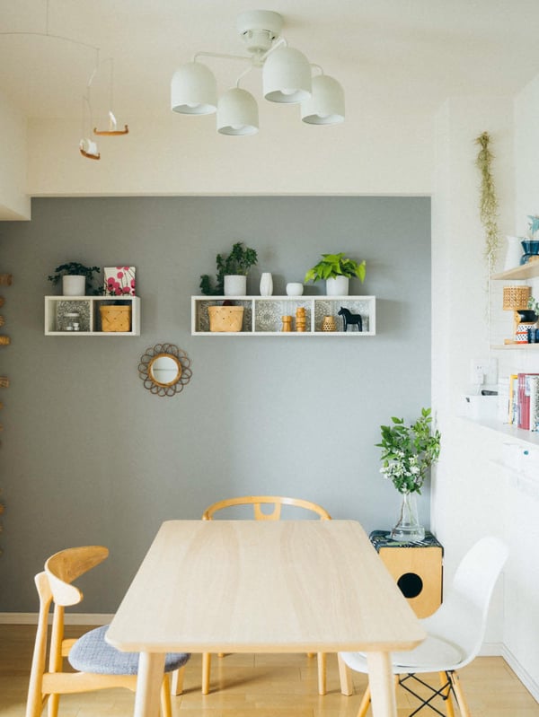 An ash veneer LISABO table