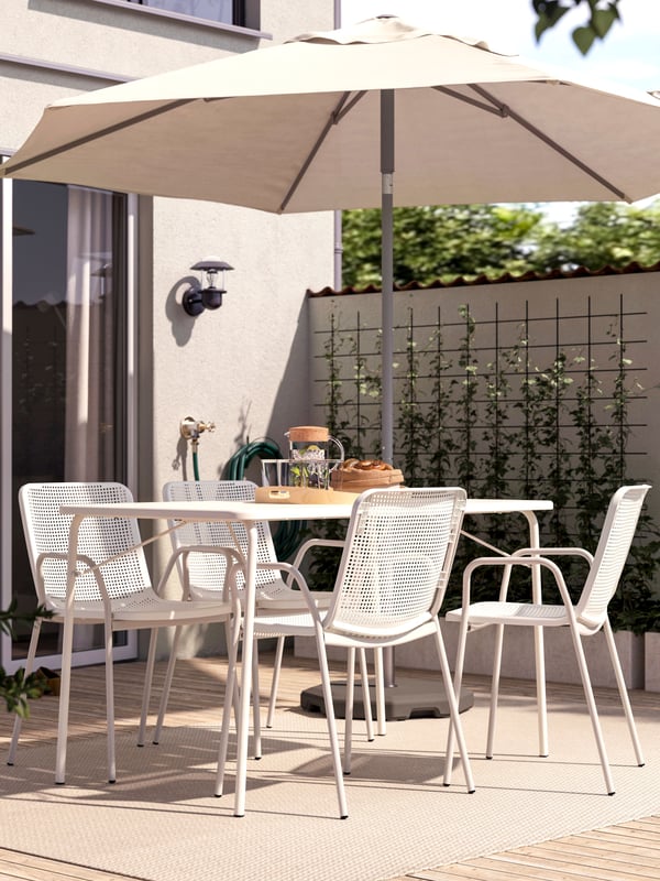 A foldable white/white TORPARÖ table+4 chairs w armrests, outdoor