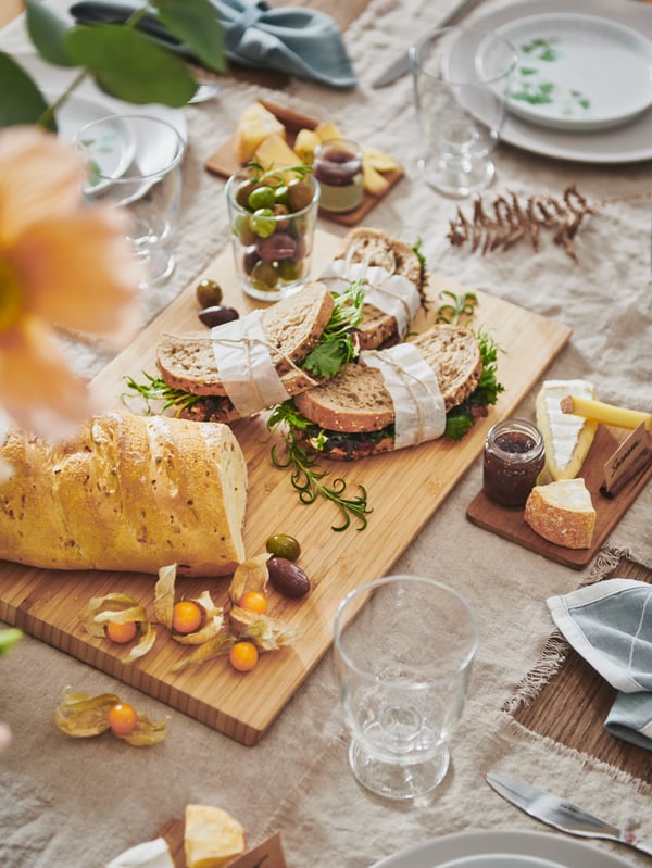 Food spread on an APTITLIG chopping board.