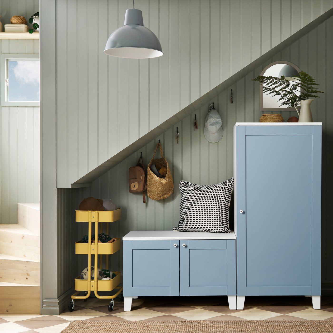 Ein weisser/Sannidal-blauer PLATSA-Kleiderschrank mit 3 Türen