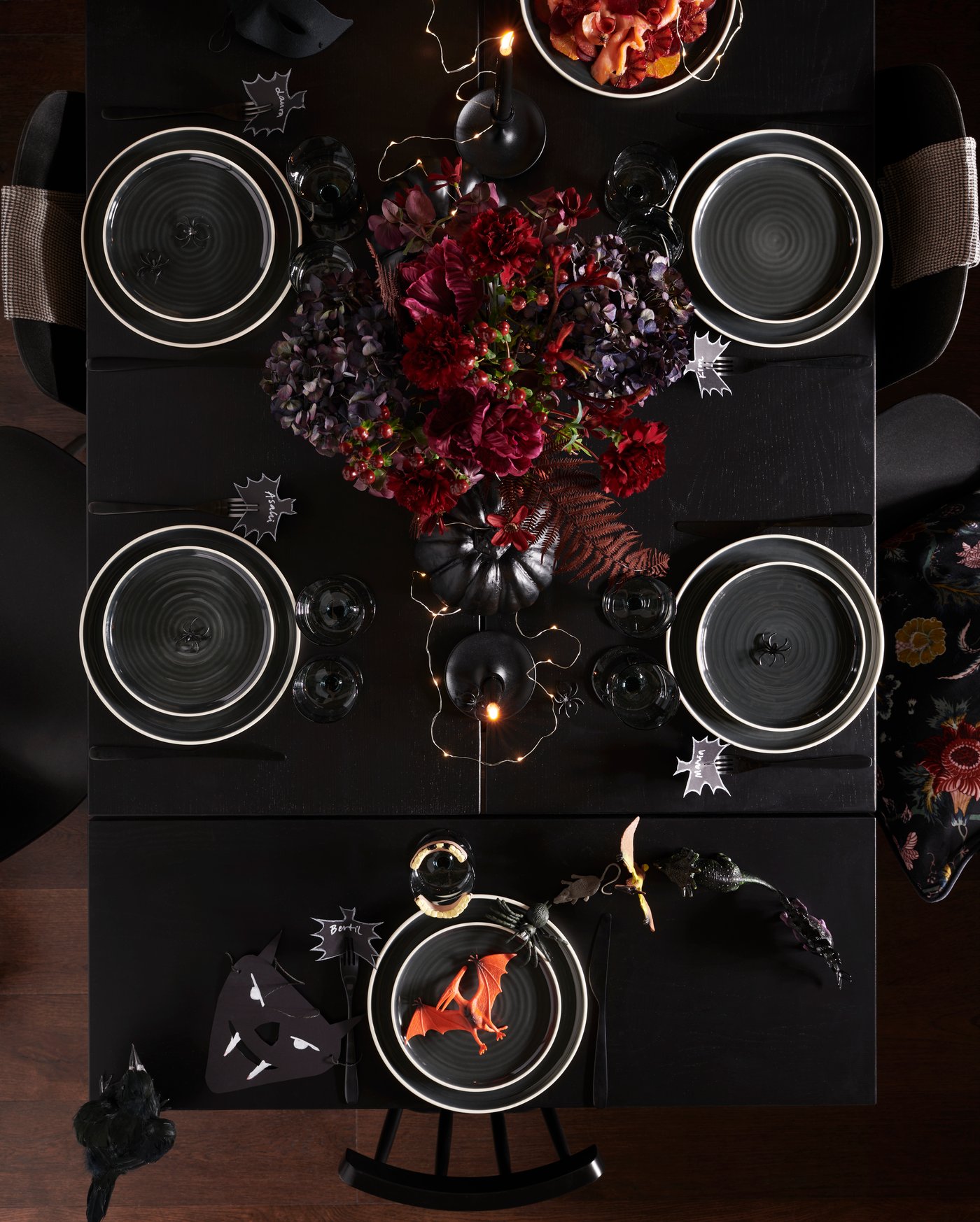 A black FULLTALIG candlestick in the dining room