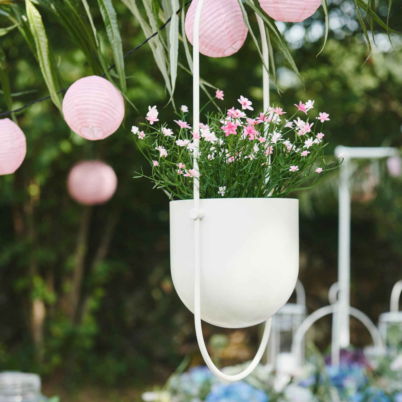 An in/outdoor/Baby’s breath pink FEJKA artificial potted plant