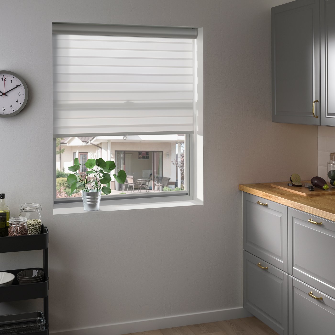 A TANDLUNDFLY double roller blind