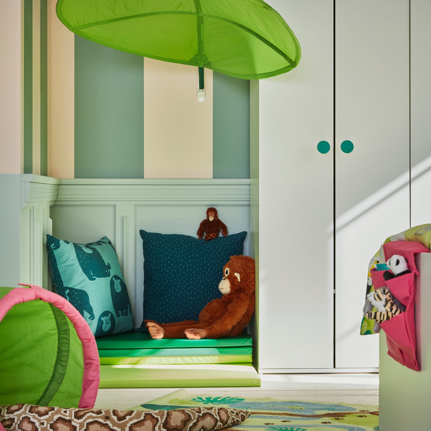 A pink STICKAT bed pocket in the childrens room