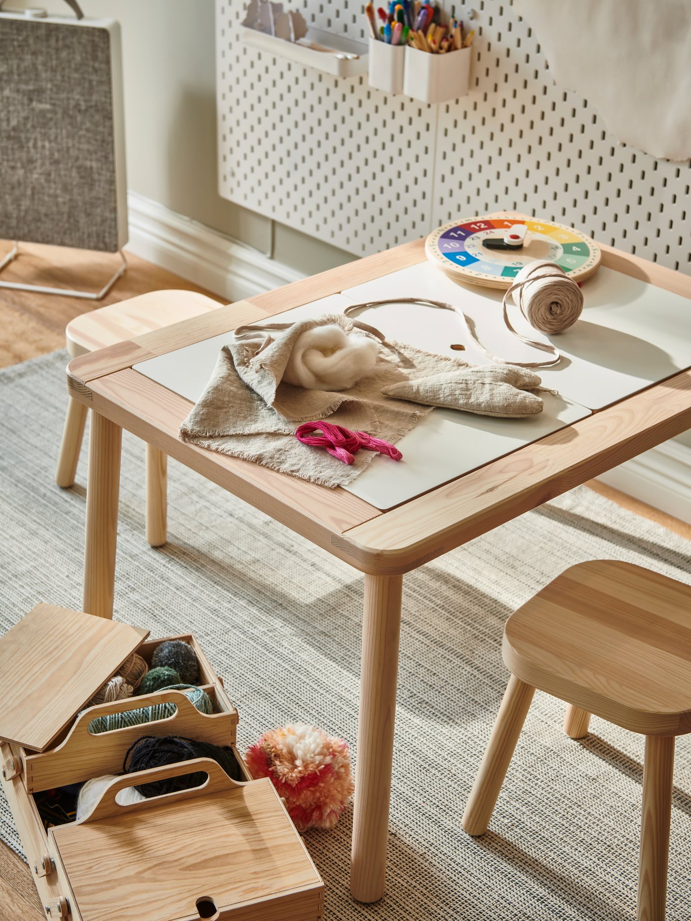 Een FLISAT kindertafel