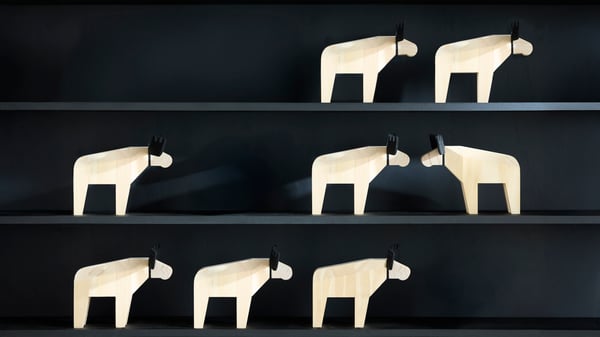 A pine/black HÖSTAGILLE decoration, moose in the NA