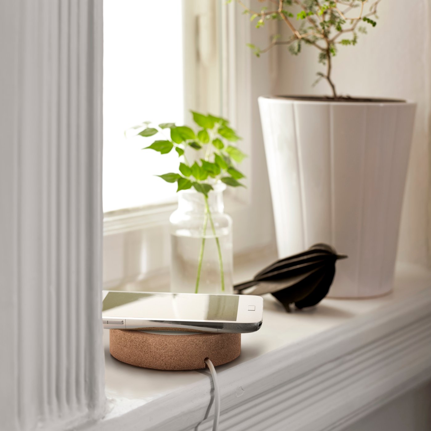A white/cork NORDMÄRKE wireless charger